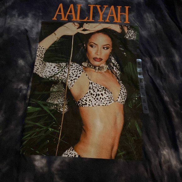 Mens Aaliyah Tee - Picture 2 of 3